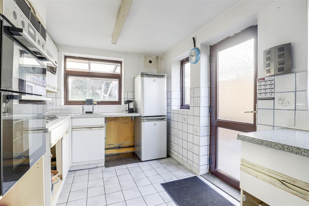 Property photo 3 of 16 12344.Jpg