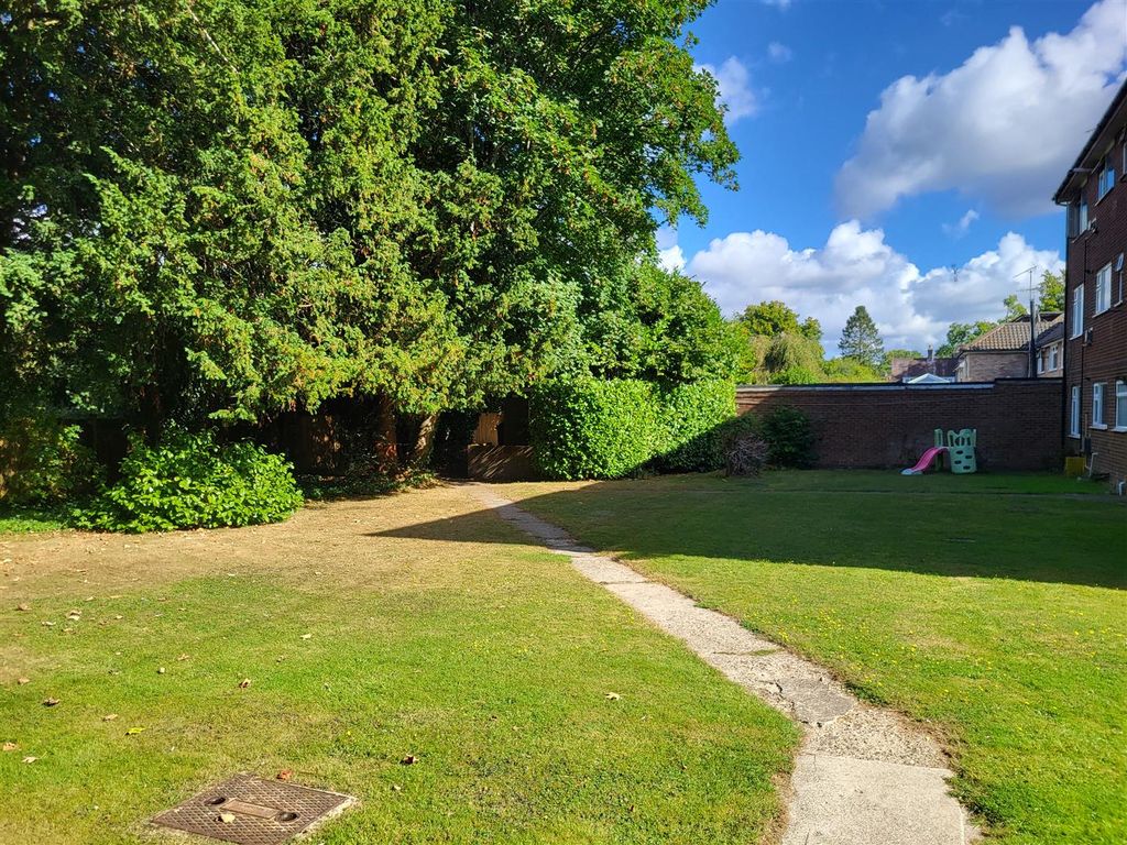 Additional image 5 of 2 bed flat for saleCoverdale Court, London Road, East Grinstead RH19