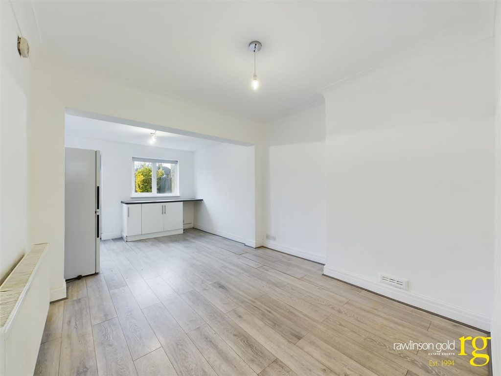 Property photo 3 of 9 Cam02900G0-Pr0200-Still006.Jpg