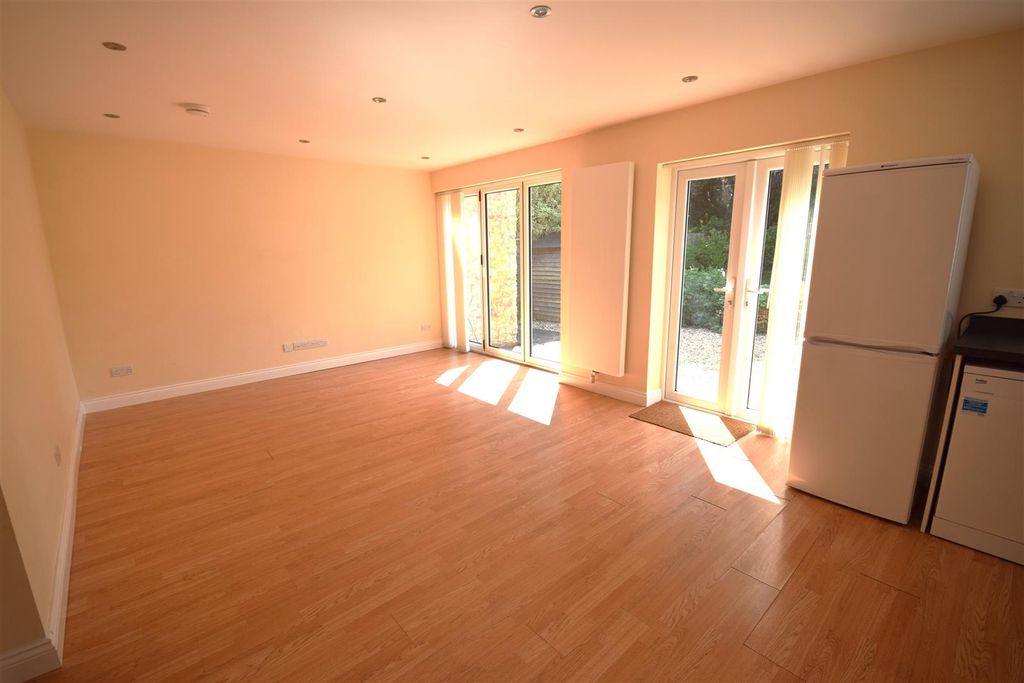 Property photo 3 of 7 Living Area