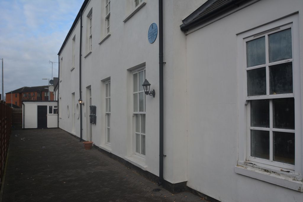 Property photo 3 of 9