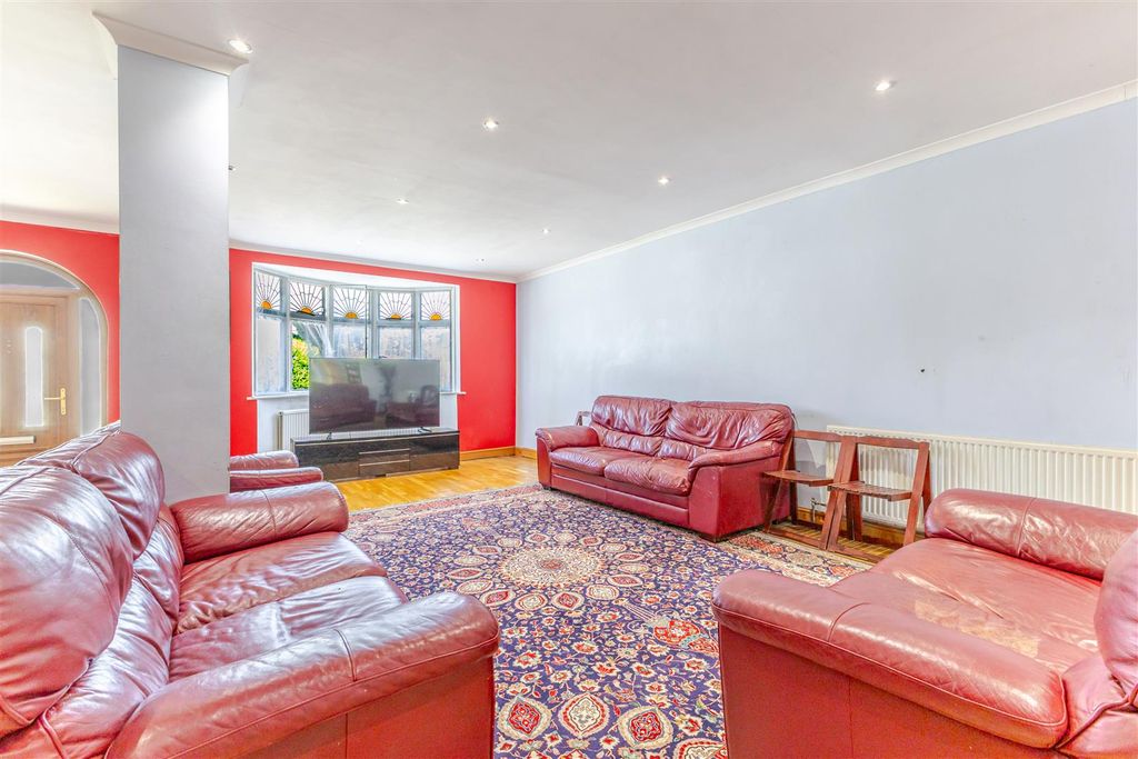 Property photo 3 of 18