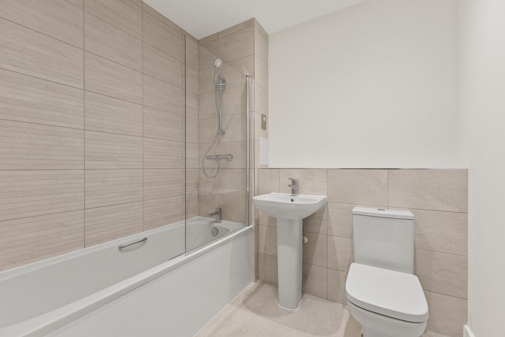 Property photo 2 of 12 Bathroom