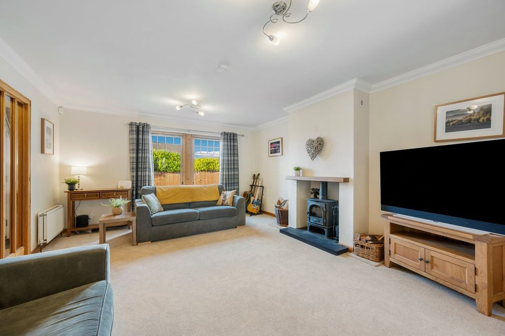 Property photo 3 of 27