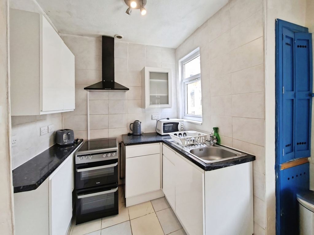 Property photo 3 of 12 Kitchen