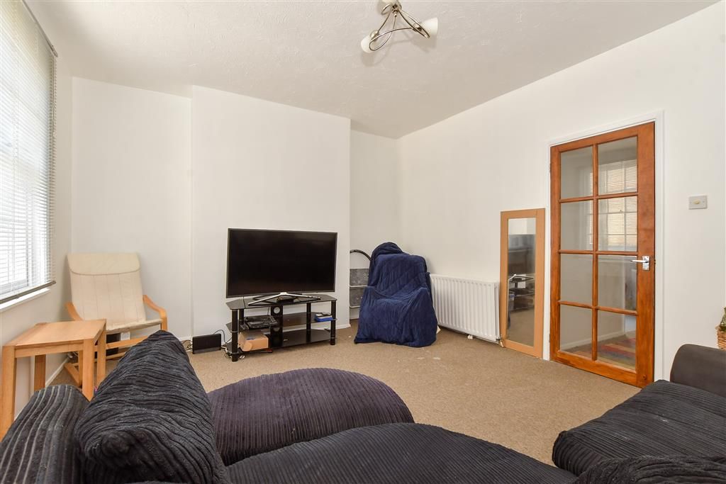 Property photo 1 of 6 Lounge