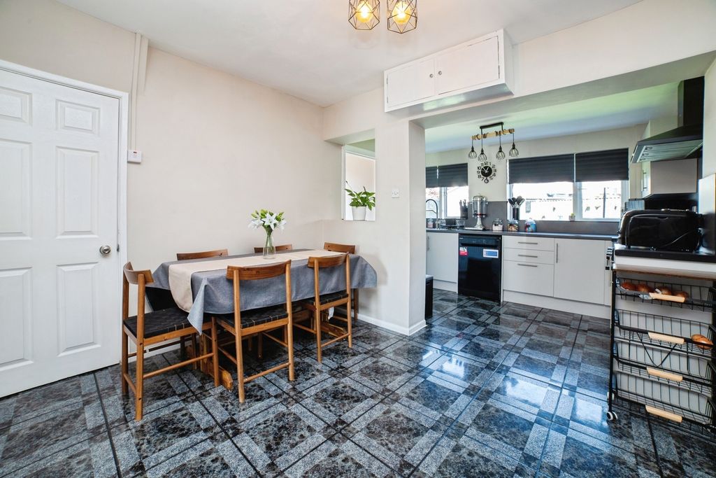 Property photo 3 of 16 Pbox-Img.Jpg
