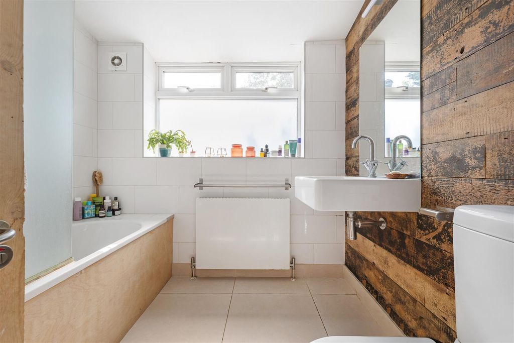 Property photo 2 of 11 Larkbere Road-8.Jpg
