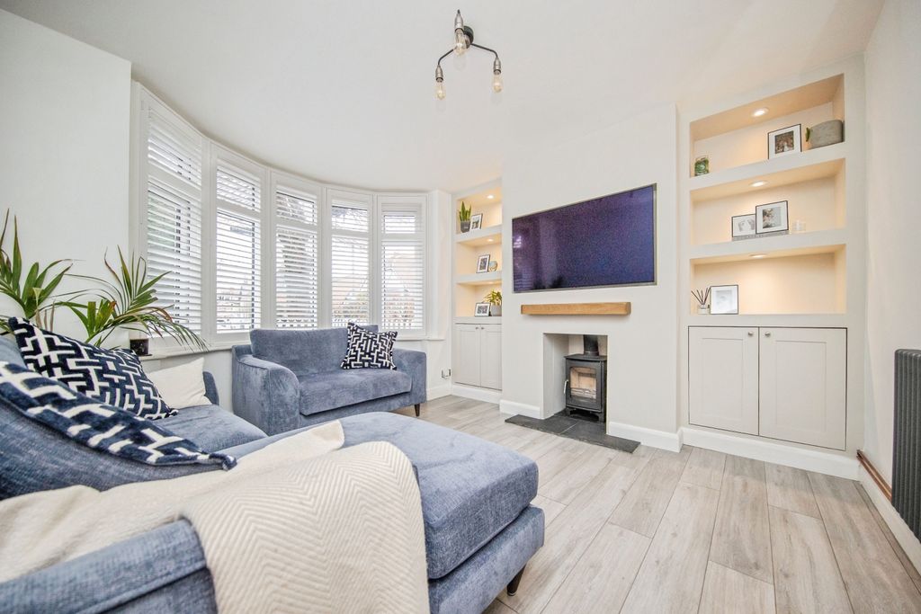 Property photo 3 of 24 Lounge