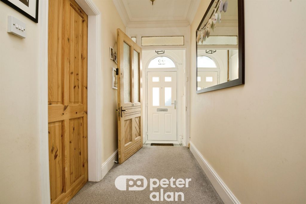 Property photo 2 of 28