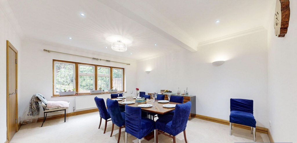 Property photo 3 of 28 Dining Room