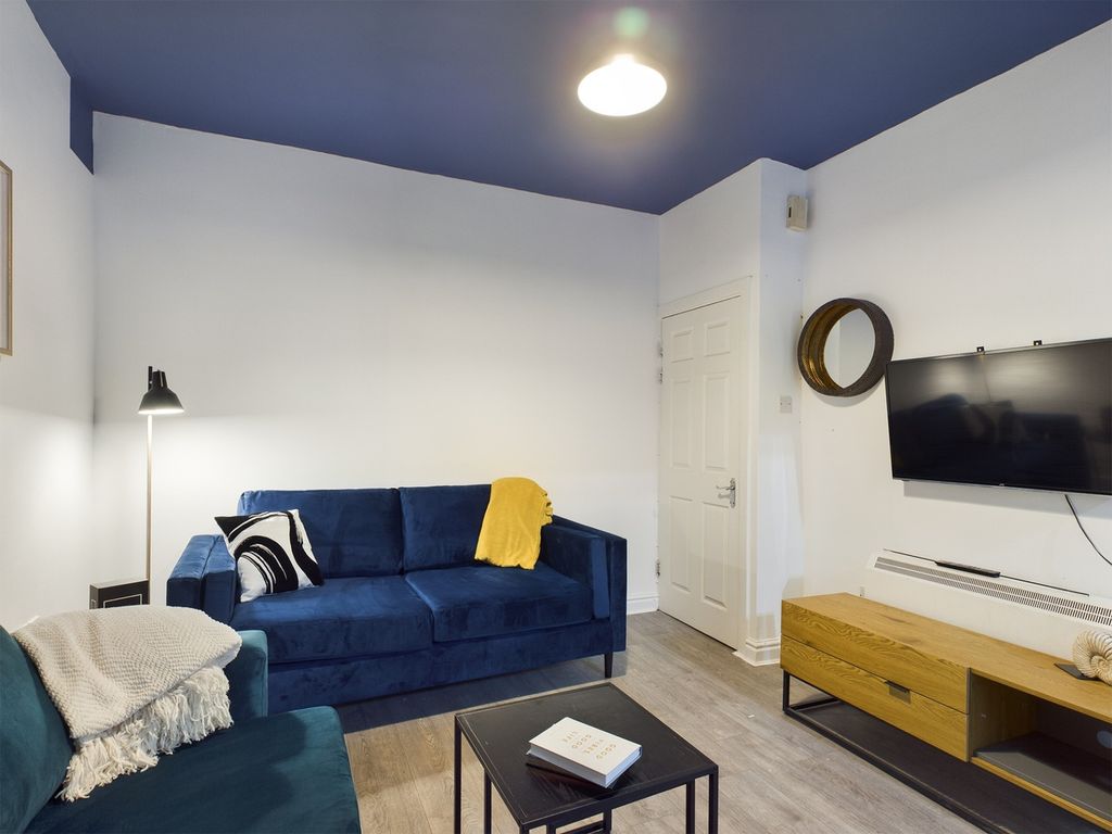 Property photo 2 of 10 A Spacious And Stylish Modern Living Room, Perfect...