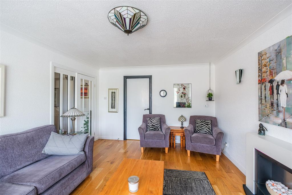Property photo 3 of 27 Overton Park-18.Jpg