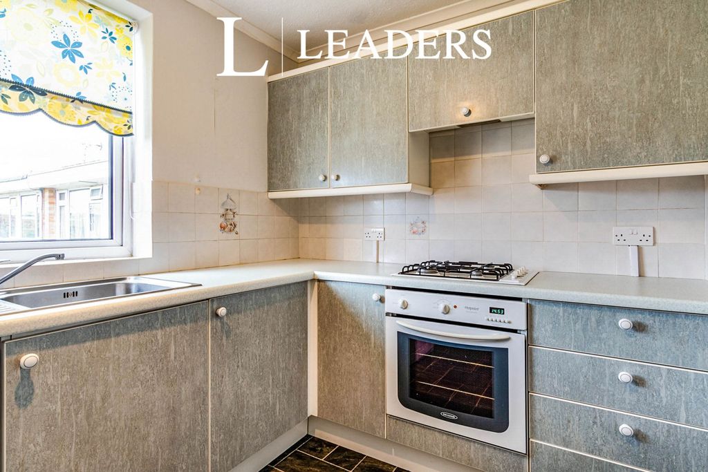Property photo 3 of 10 Kitchen 2