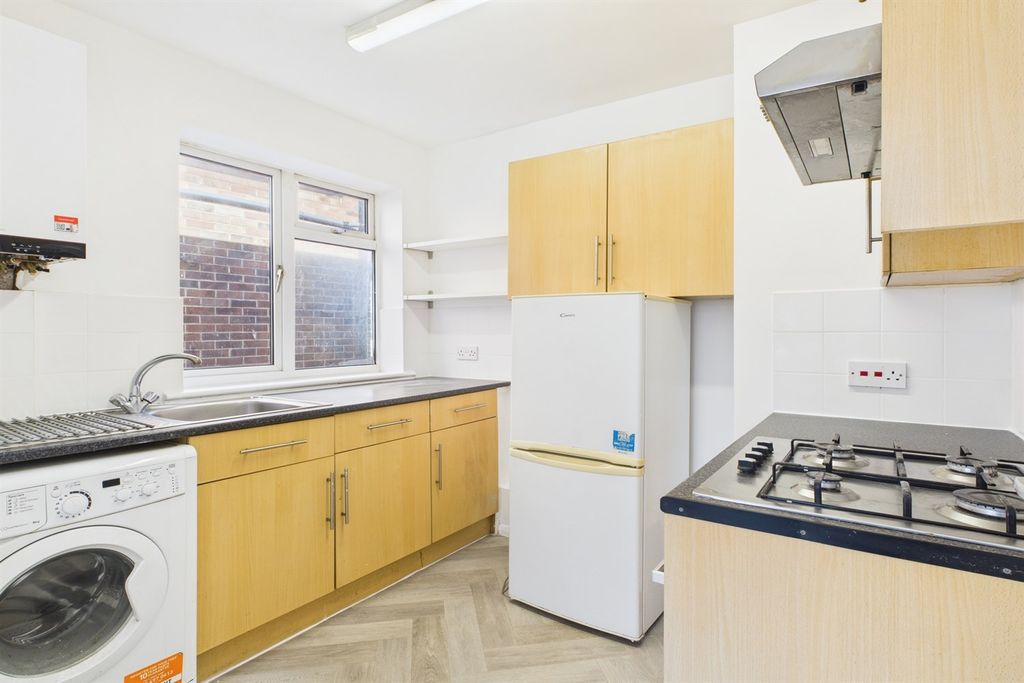 Property photo 2 of 8 Kitchen