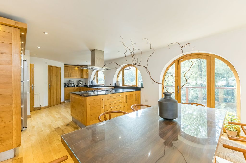 Property photo 3 of 39 Dining Kitchen