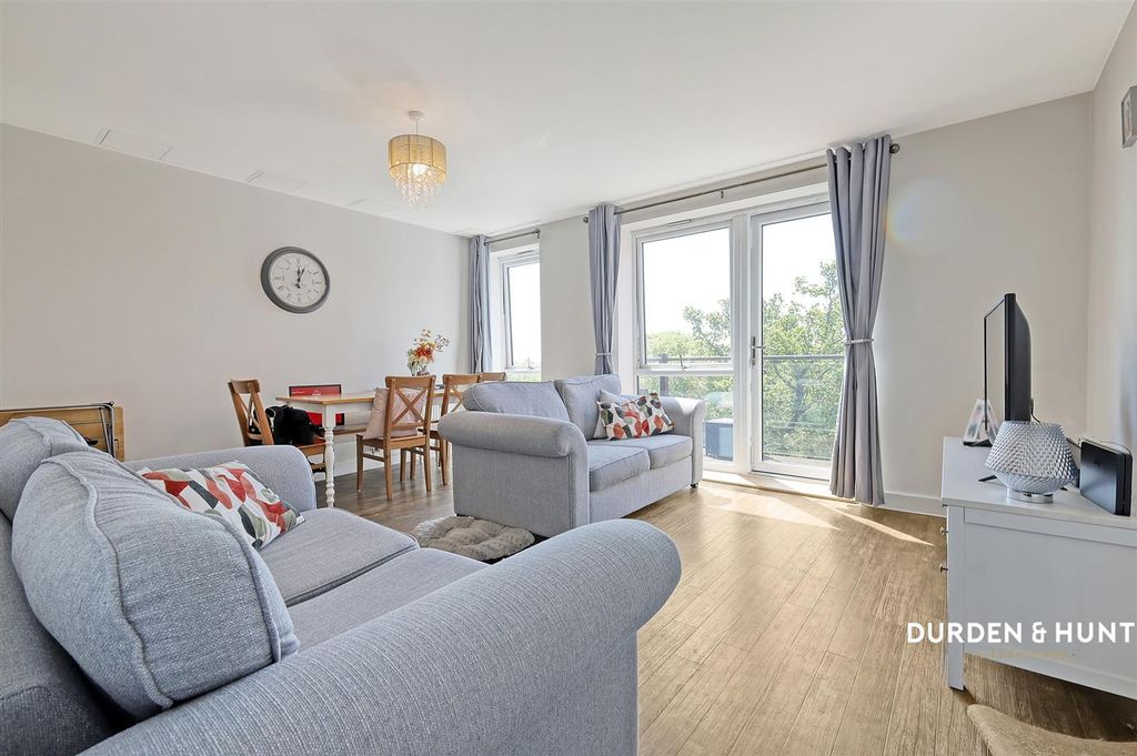 Property photo 2 of 15 Primula Court