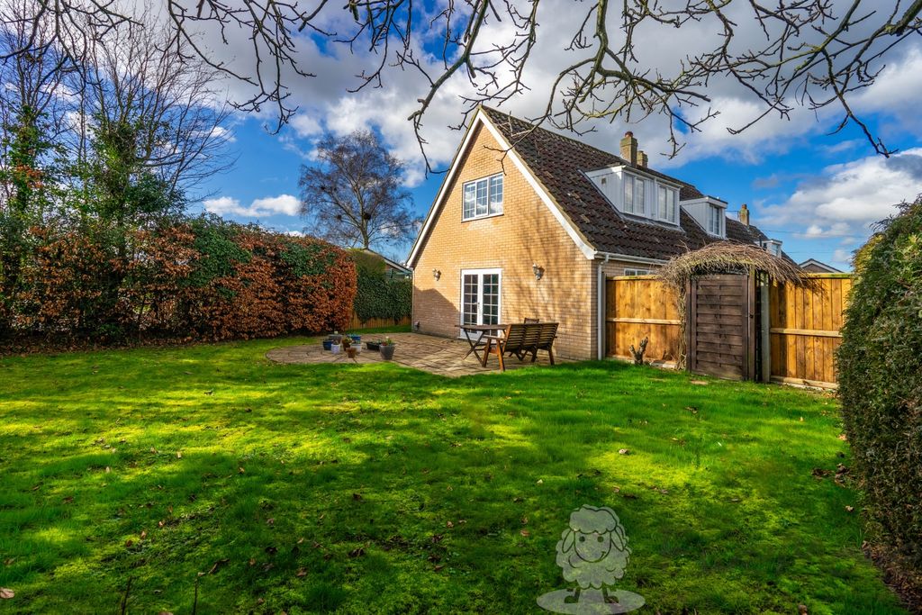 Property photo 2 of 12 Southerly-Facing Garden