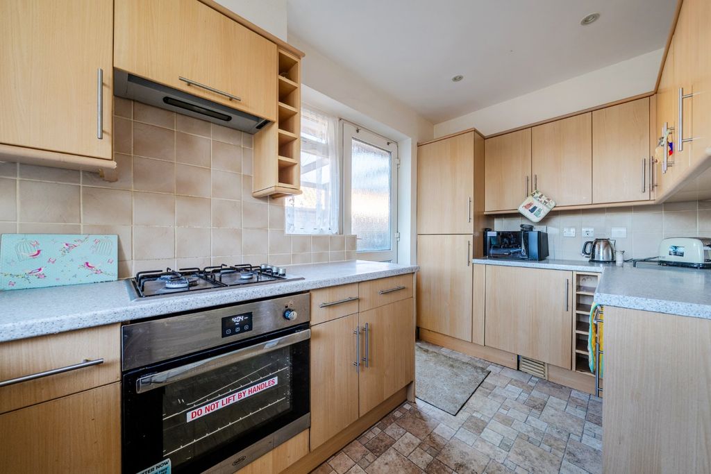 Property photo 3 of 19 Kitchen