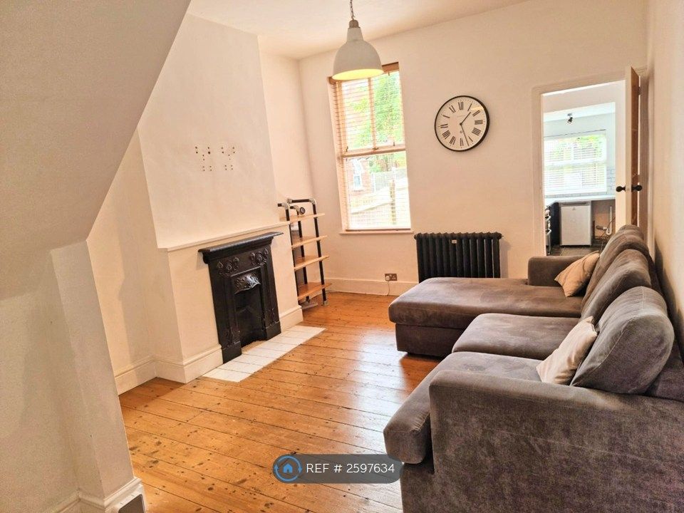Property photo 2 of 25