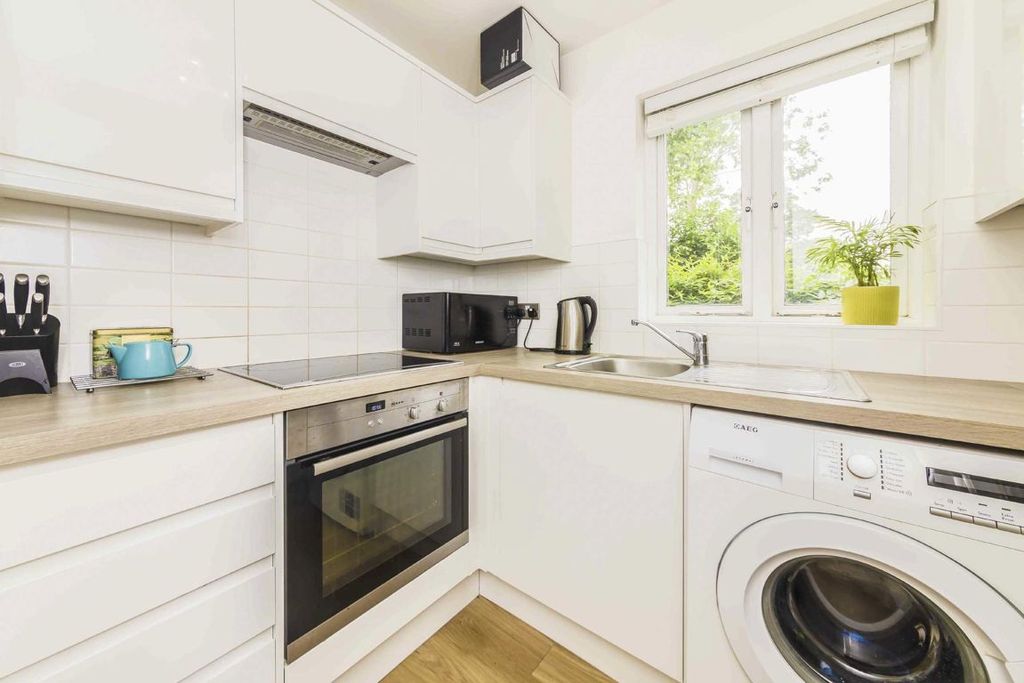 Property photo 2 of 3