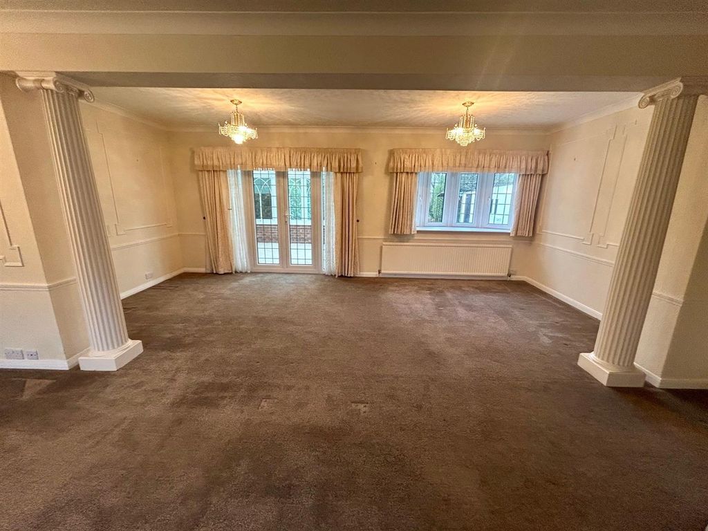 Property photo 2 of 13 Lounge.Jpg