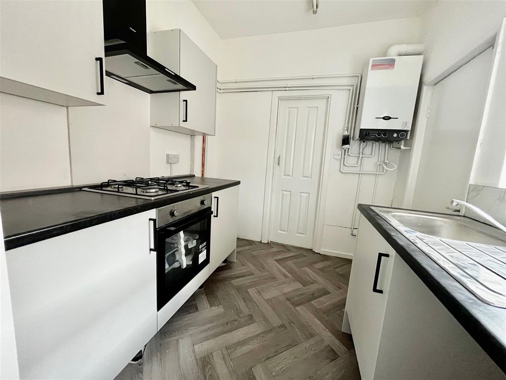 Property photo 2 of 7 Kitchen
