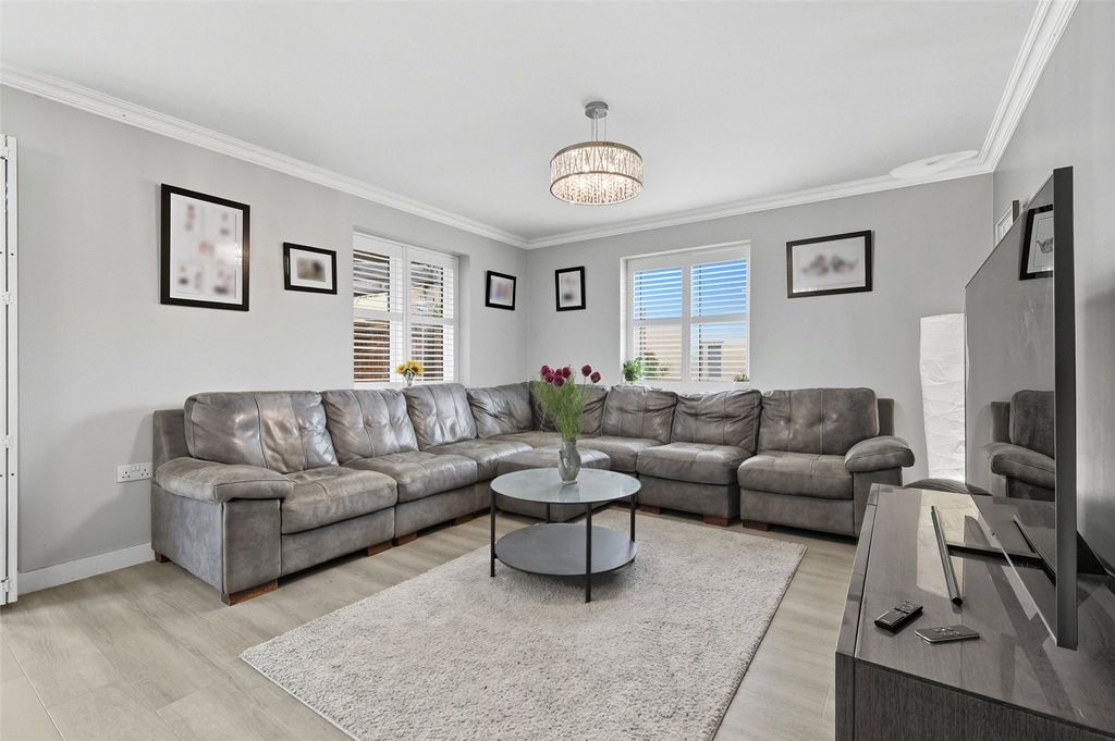 Property photo 2 of 18 Open Plan Reception