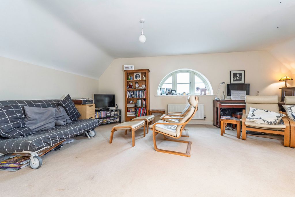 Property photo 1 of 15 Living Room