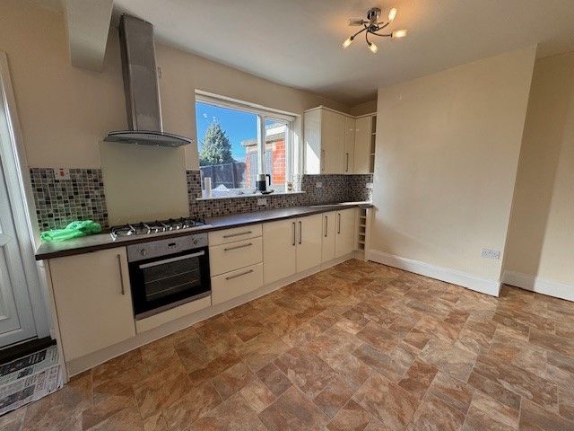 Property photo 2 of 16 Kitchen