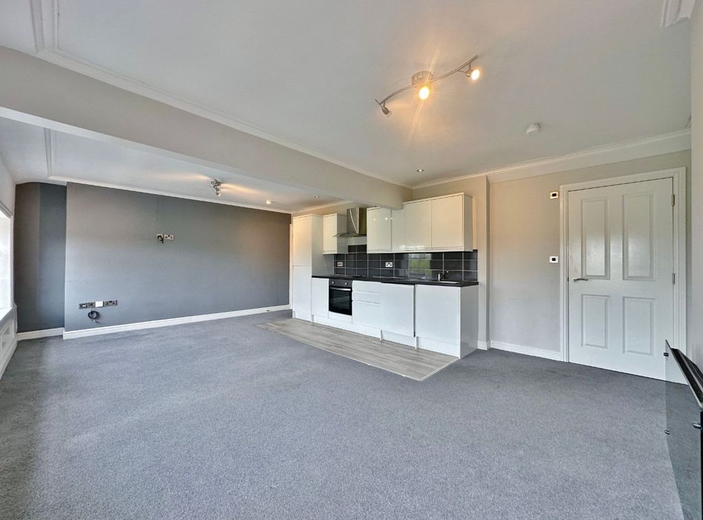 Property photo 3 of 12 Photo 5