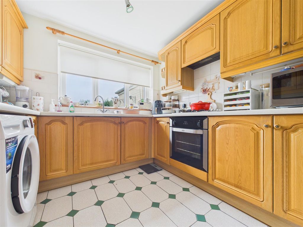 Property photo 3 of 13 Cam01407G0-Pr0076-Still010.Jpg