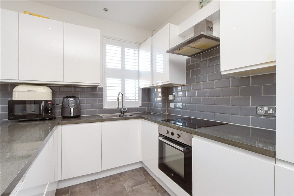 Property photo 3 of 9 Kitchen