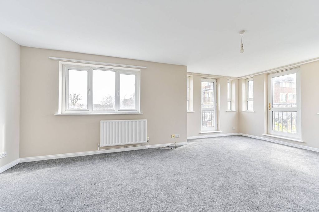 Property photo 3 of 9