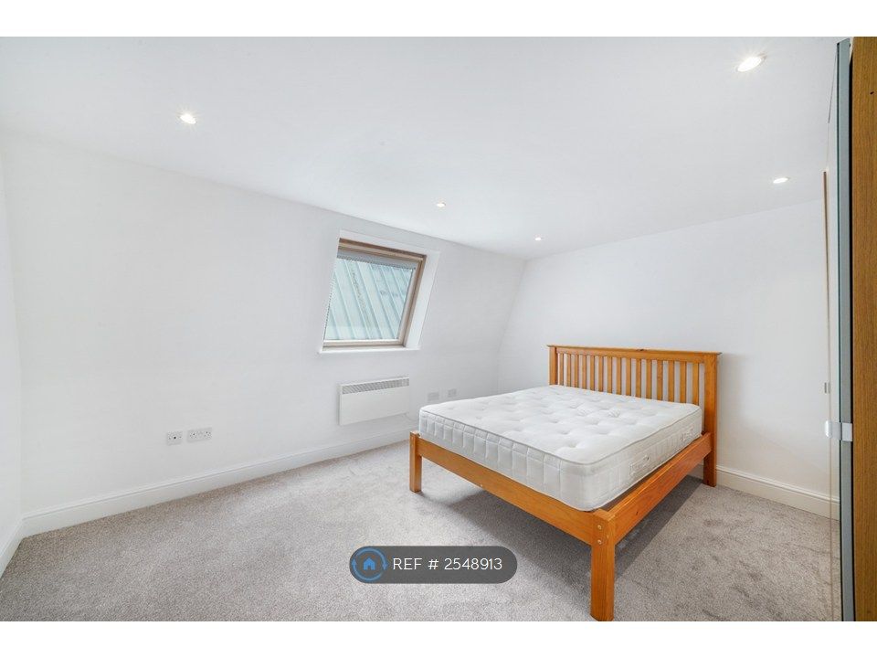 Property photo 1 of 8 Bedroom