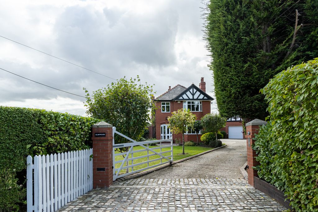 Property photo 2 of 36