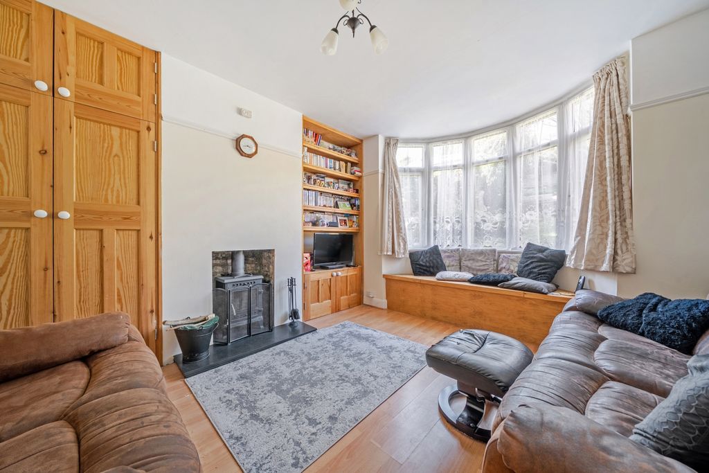 Property photo 3 of 21 Lounge