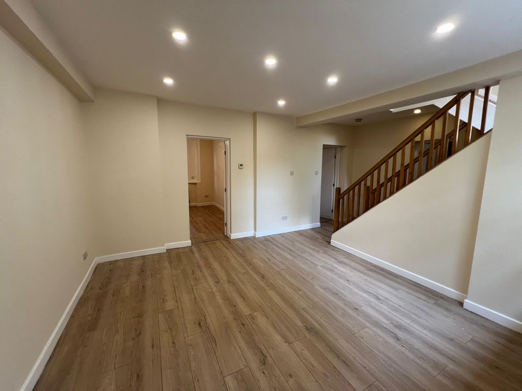 Property photo 2 of 12 Photo 6