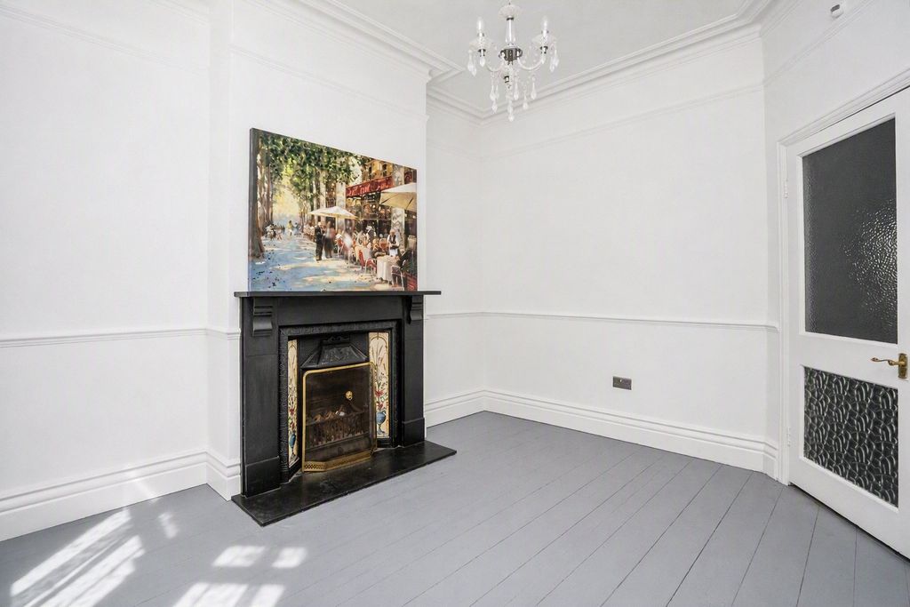 Property photo 2 of 19 Picture No. 27