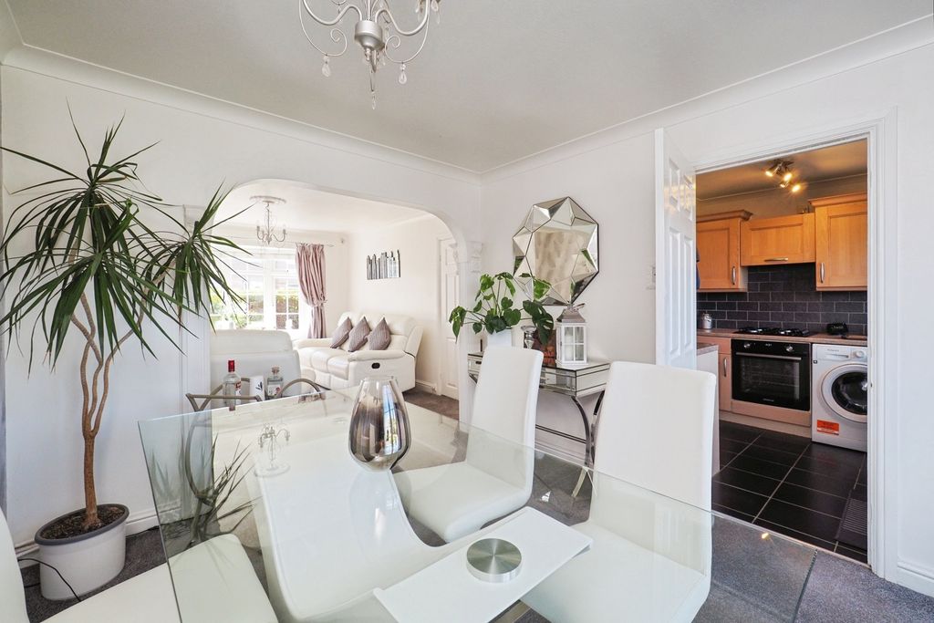 Property photo 2 of 20 Dining Room