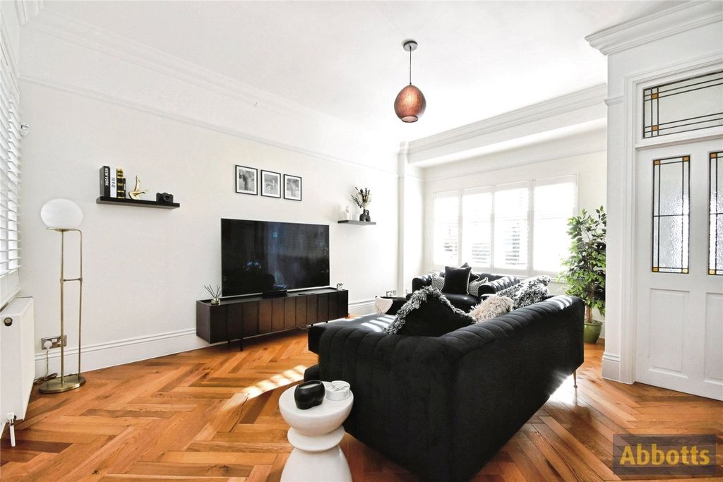 Property photo 2 of 17 Picture No. 21