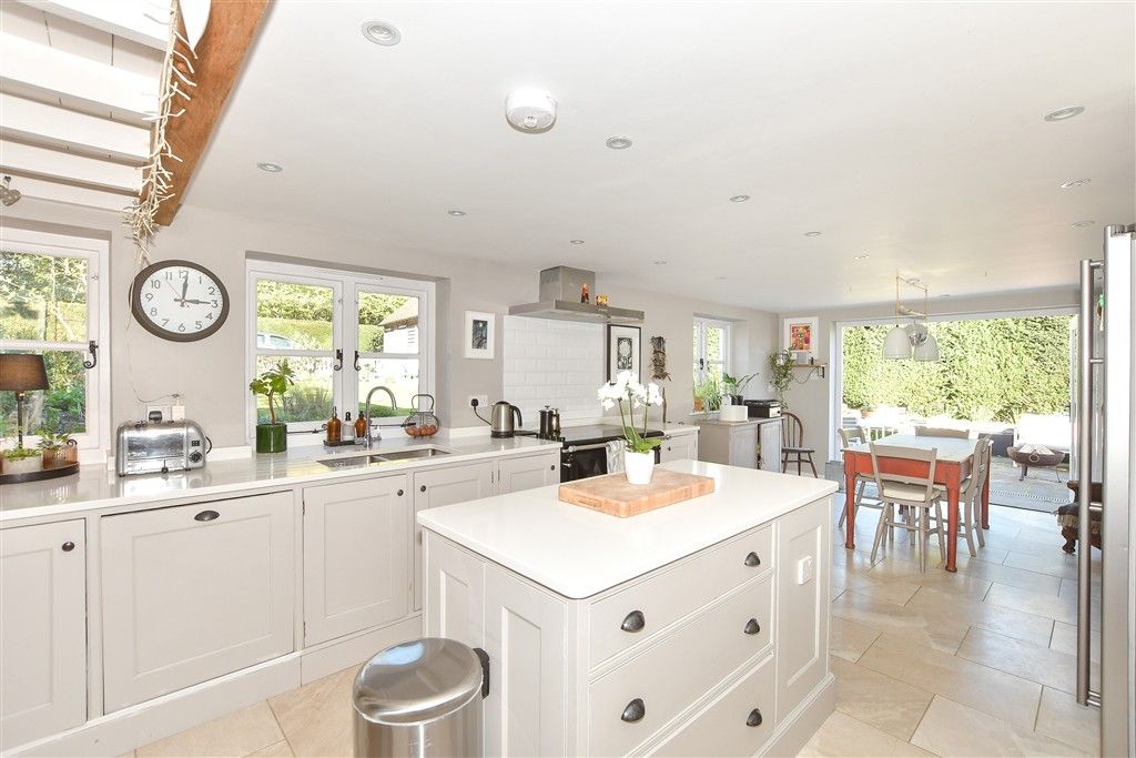 Property photo 3 of 21 Kitchen