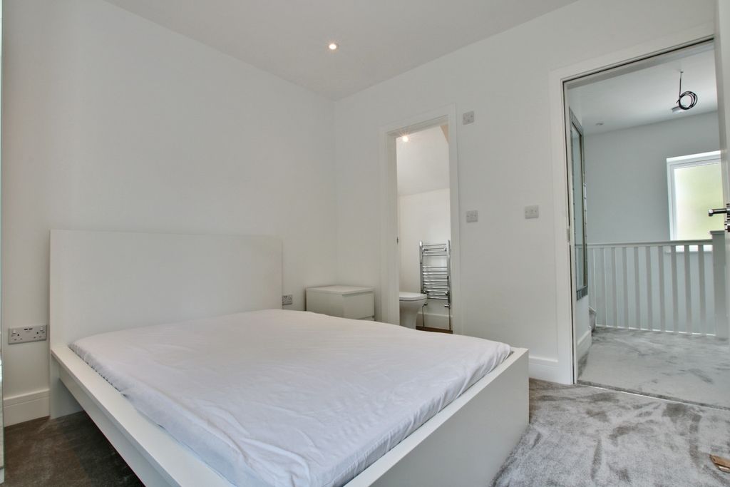 Property photo 2 of 17 1512212