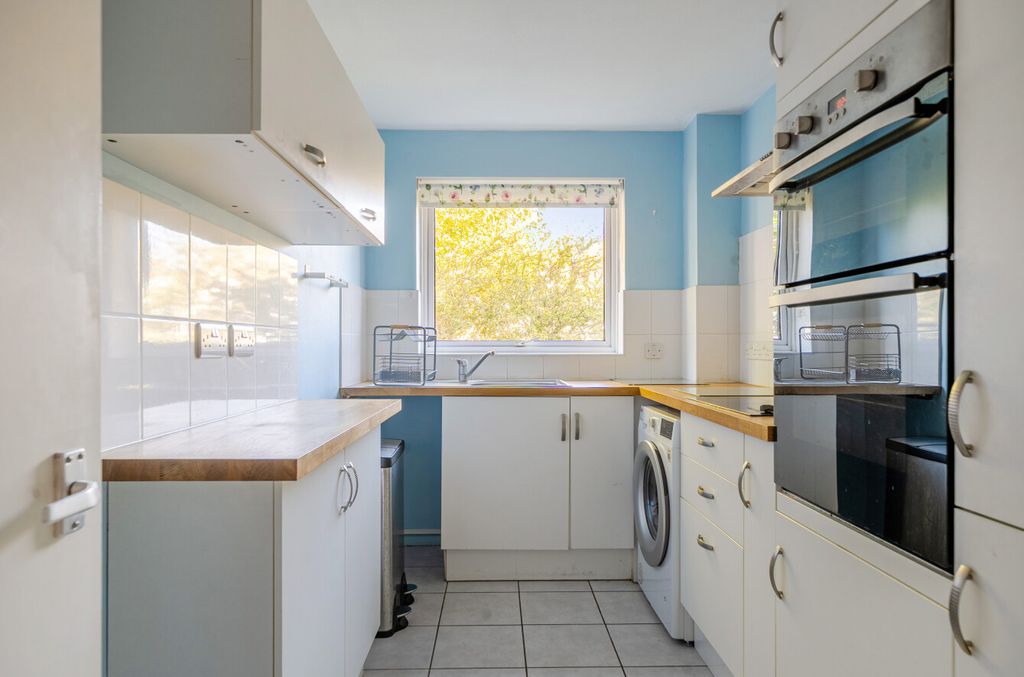 Property photo 3 of 14 1521314-12-1A0c87...
