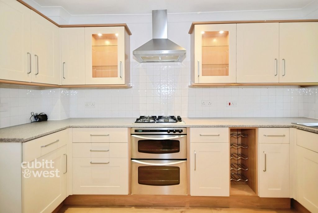 Property photo 2 of 9 4279d8d1-3