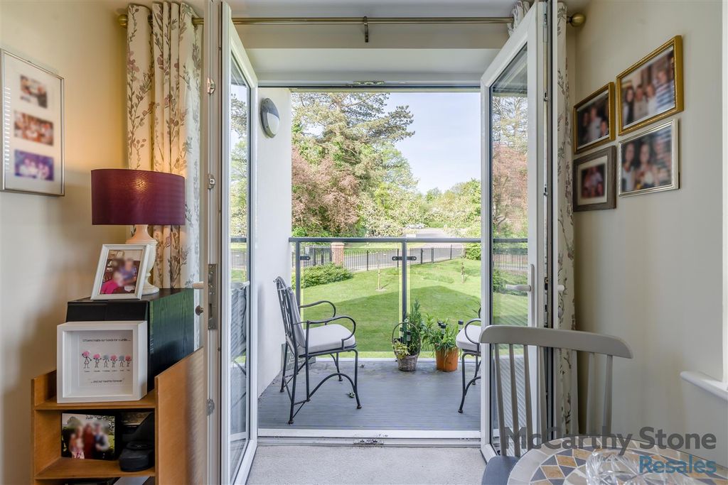 Property photo 3 of 28 8644859-Interior08.Jpg