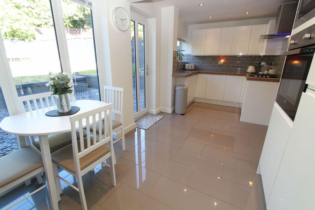 Property photo 2 of 32