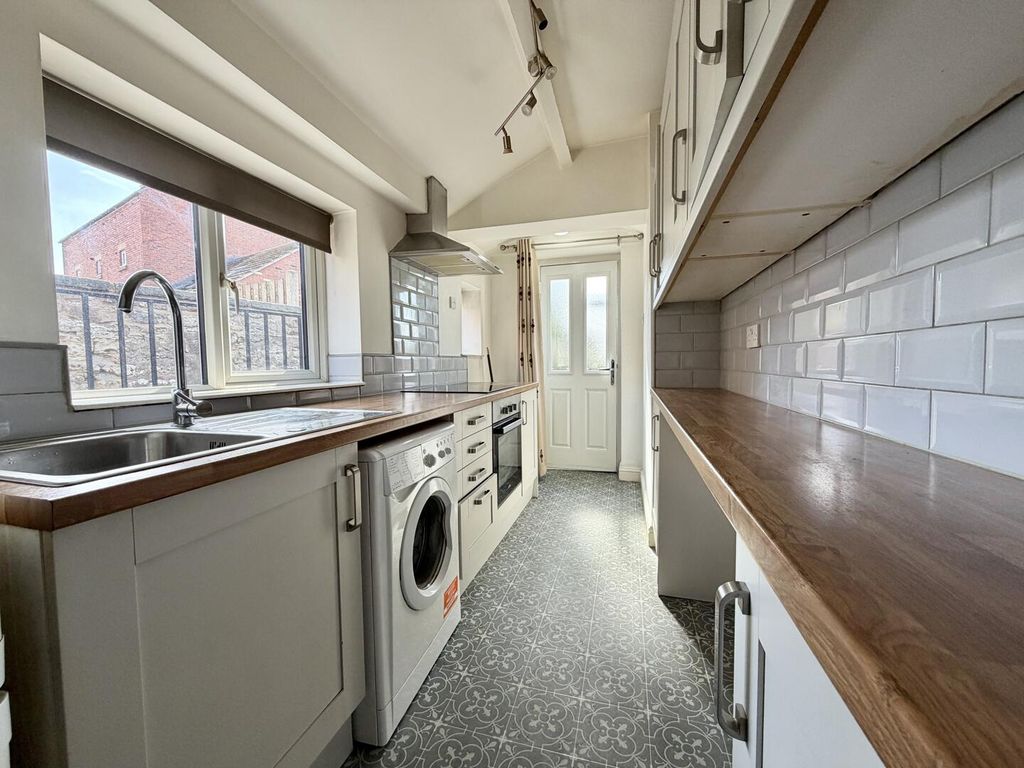 Property photo 2 of 19 Kitchen