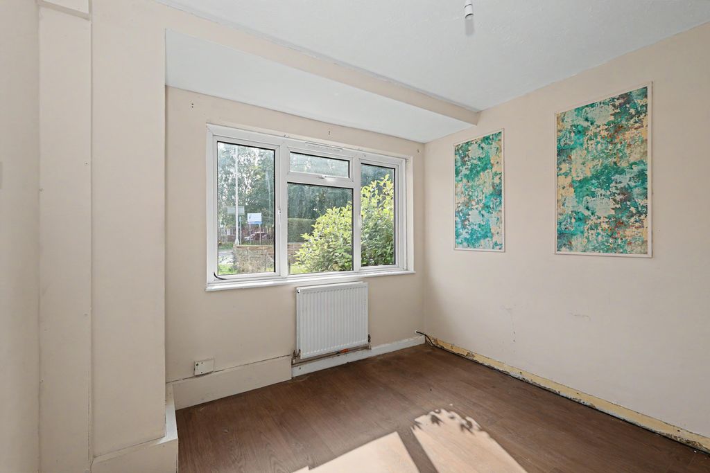 Property photo 2 of 14 48 Swanstree Avenue, Sittingbourne, Kent, Me10 4Nl