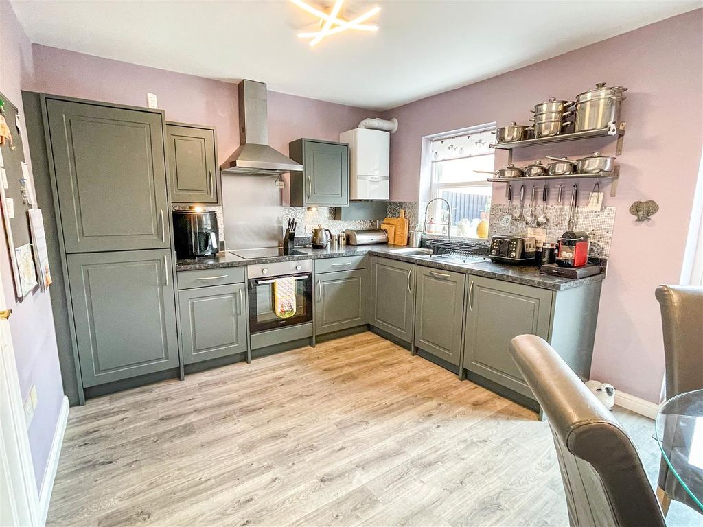 Property photo 2 of 30 Kitchen